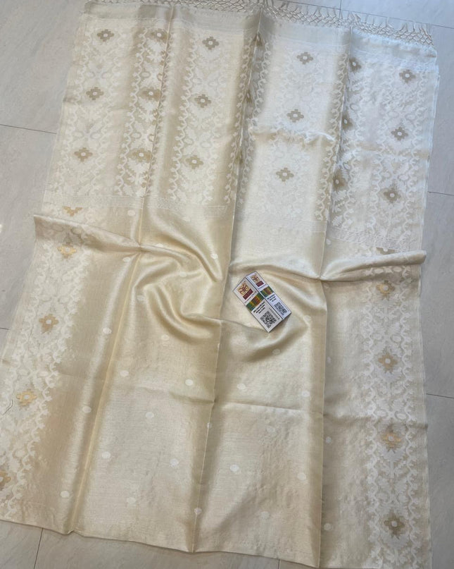 Weaving Buti Jamdani Saree